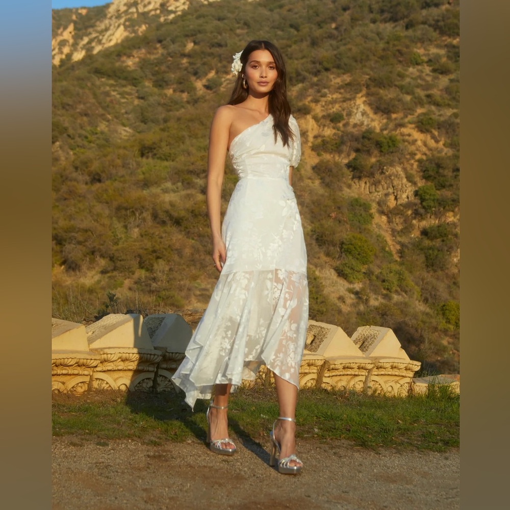 ASTR THE LABEL WHITE SANTORINI ONE SHOULDER FLORAL MIDI DRESS